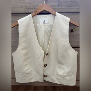 Banana Republic Cream Sleeveless Vest 10